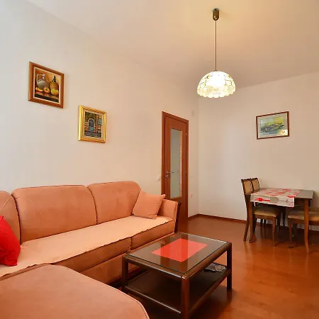 Apartman Tihomir-2 By Interhome *