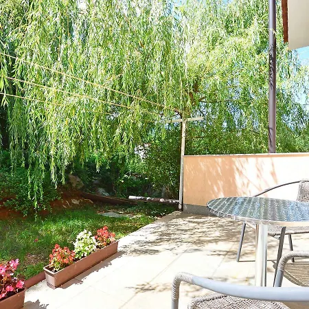 Lägenhet Tihomir-2 By Interhome Veprinac